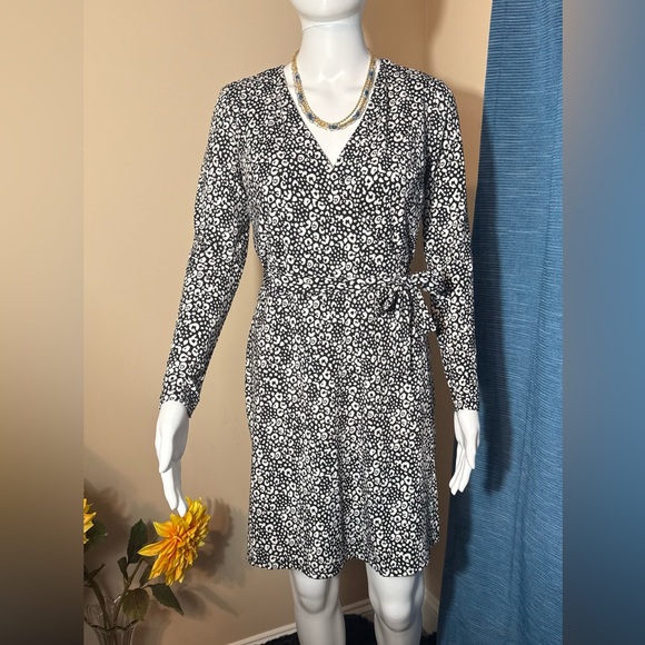 Pre-loved! Loft Elegant Black and White Dress - Picture 2 of 14